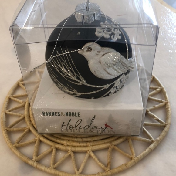 Barnes and noble black white glitter cardinal bird glass Christmas ornament NIB - Picture 11 of 11
